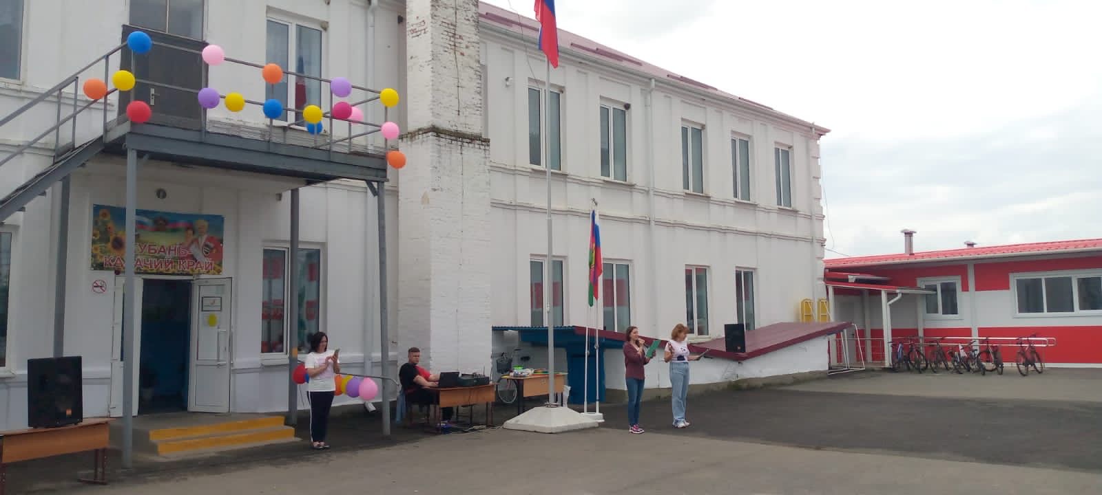 Фотография школы.